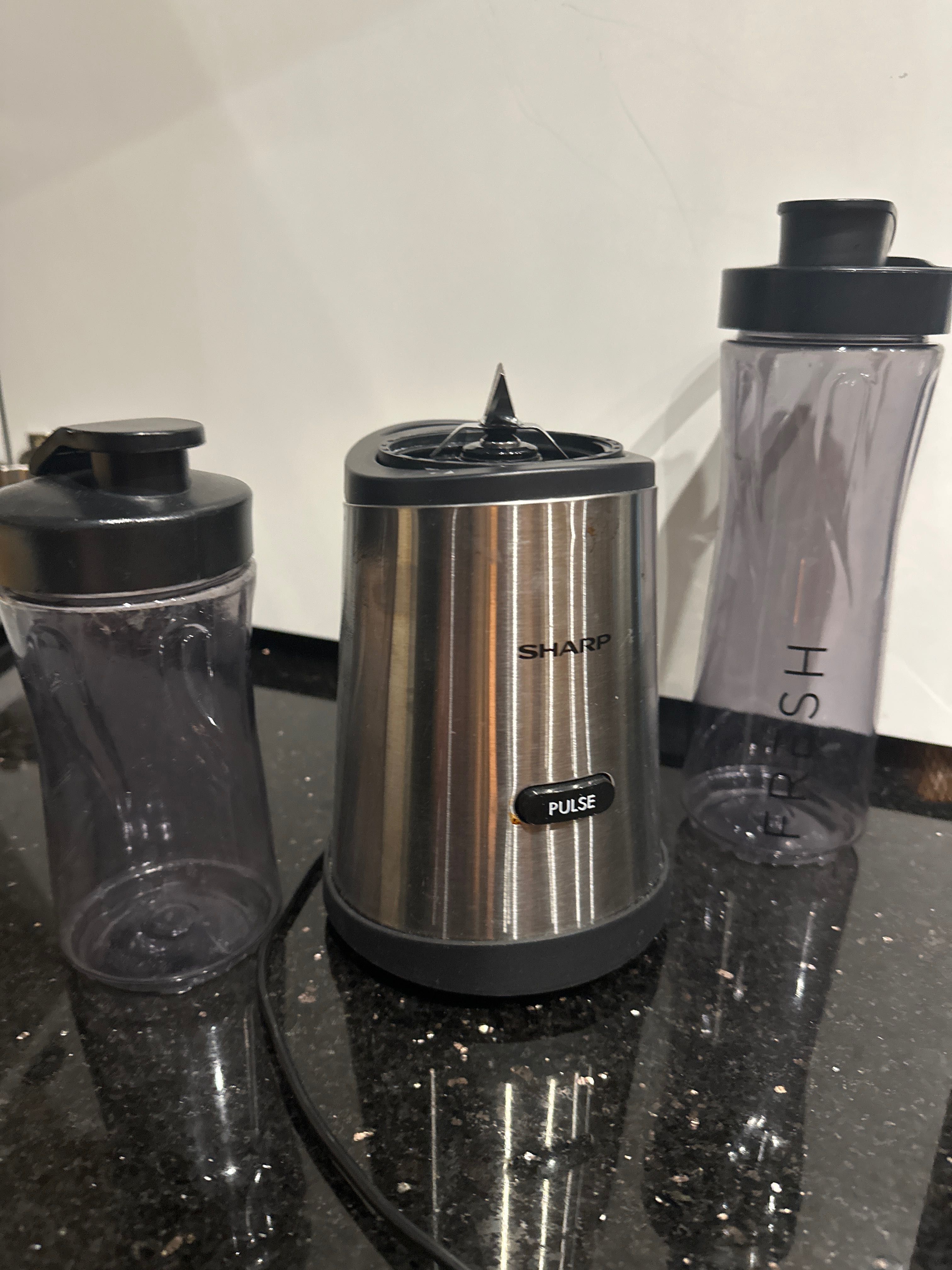 Blender kielichowy SHARP SA-FP2002I