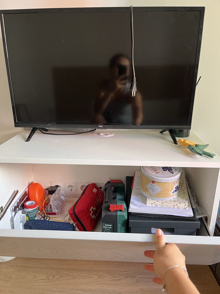 Movel TV IKEA com 2 portas oferta
