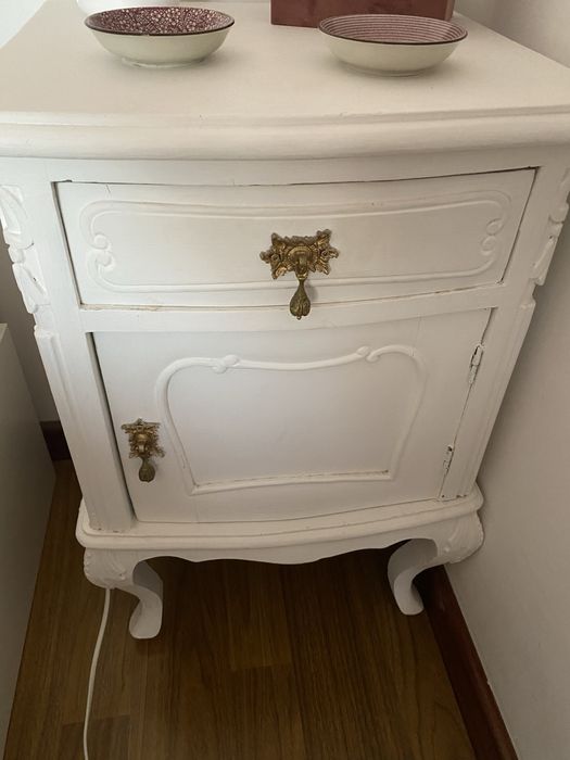 Comoda e mesas cabeceira estilo queen Anne