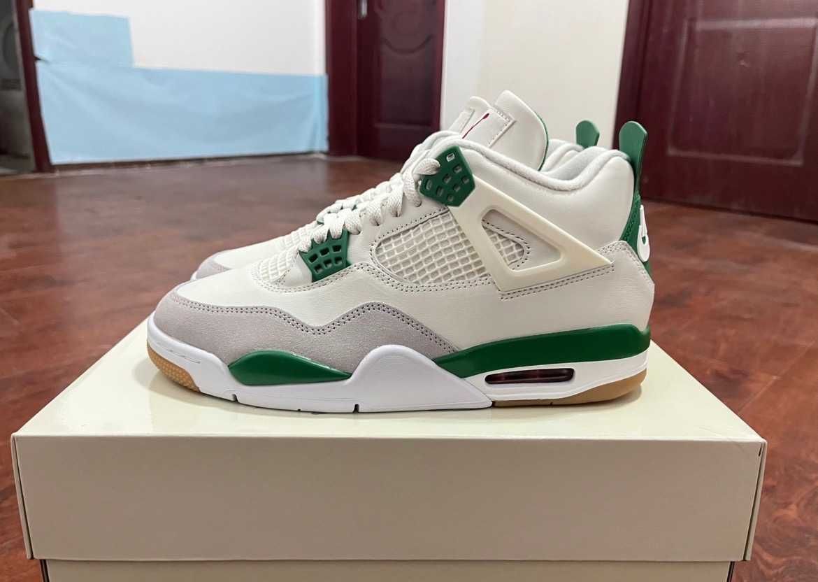 Jordan 4Retro SB Pine Green R.42