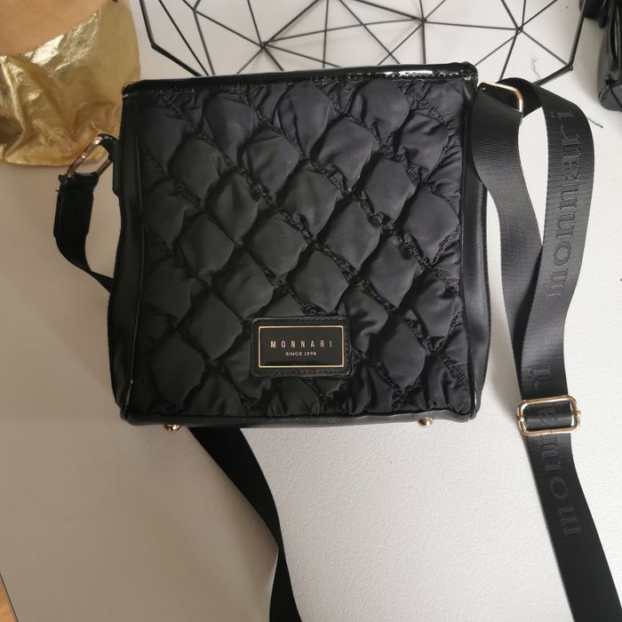 Torebka listonoszka MONNARI czarna złote A5