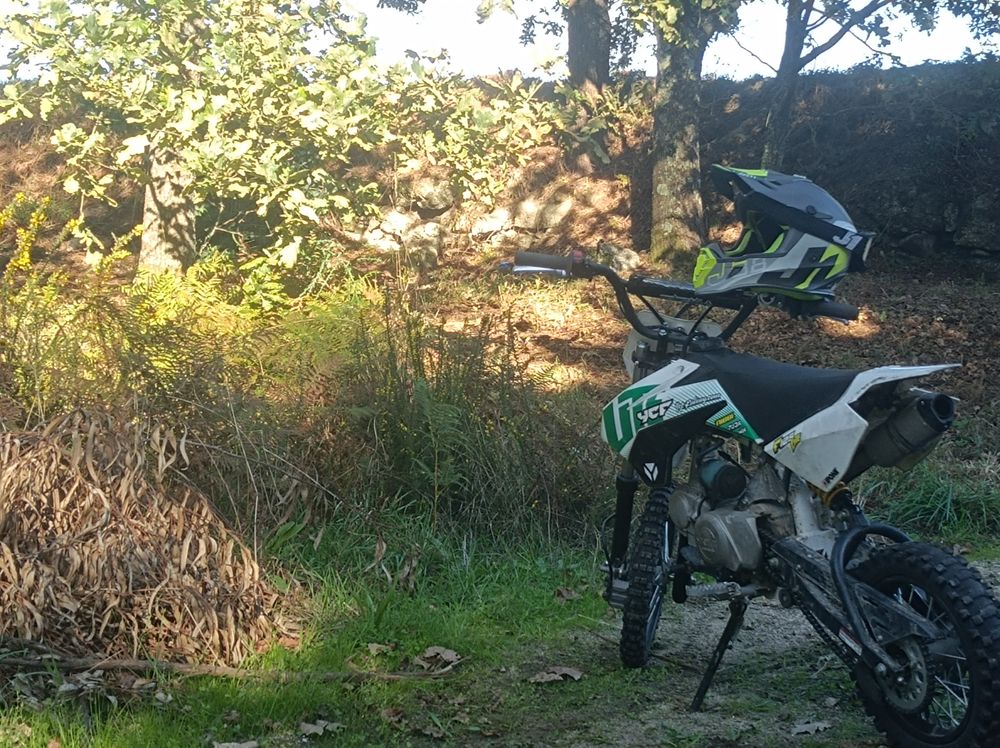 Pit Bike 125cc 2023 com oferta de capacete e óculos