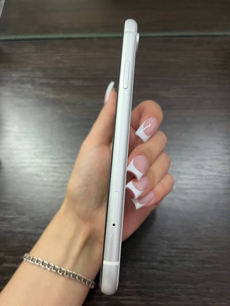 Телефон iPhone XR 128 ГБ