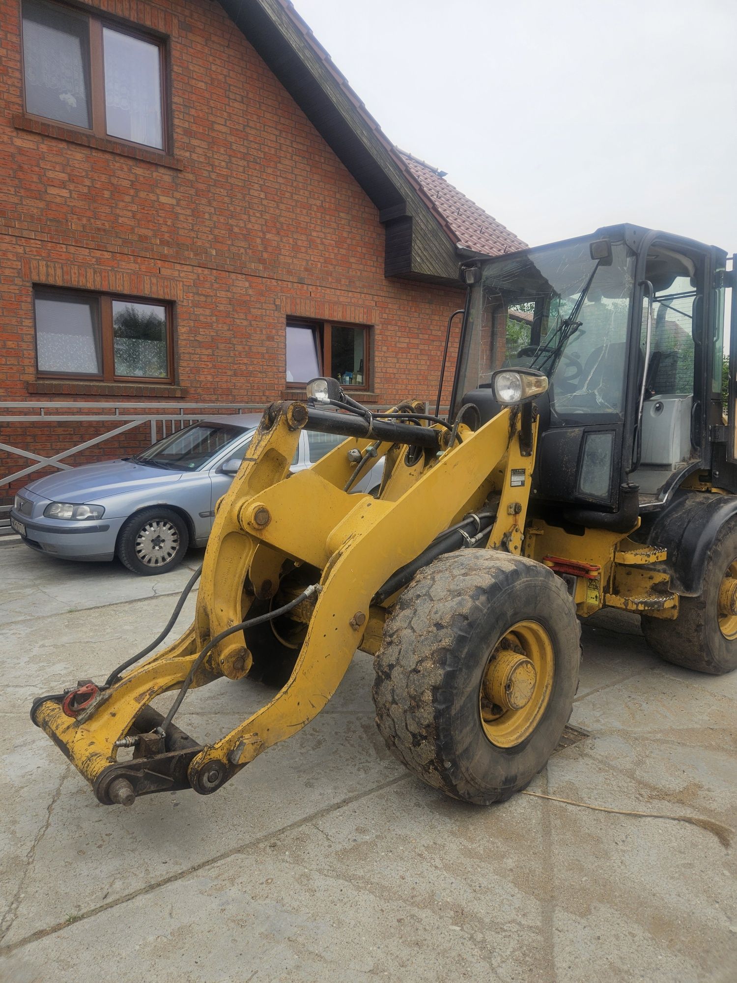 CAT 907H 10500mtg bez DPF