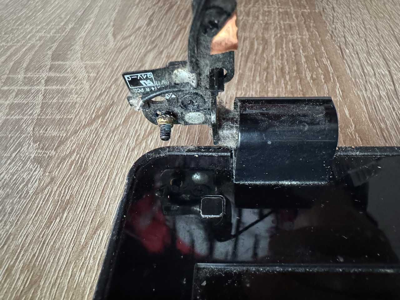 Ekran / matryca Lenovo Y580 z zawiasami i taśmami