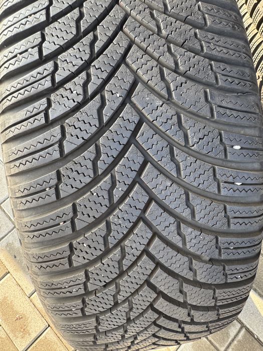 Firestone Winterhawk 4 235/50 R19 103V