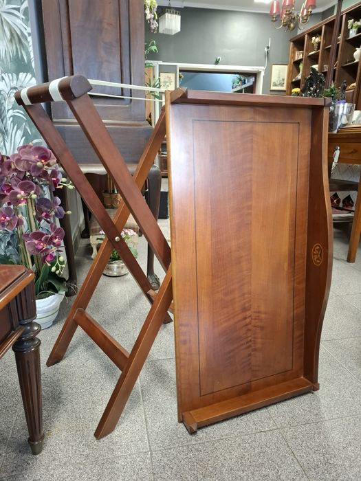 Mesinha de Apoio com Tabuleiro Removível