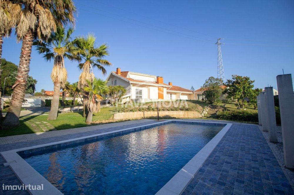 Moradia V11 com piscina interior e exterior em Arcozelo.