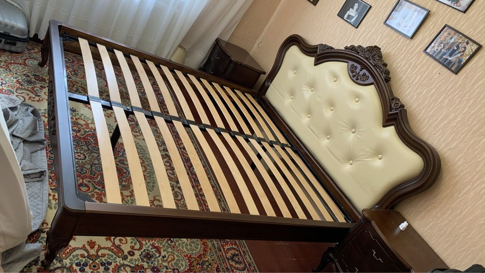 Спальня з ясення та натуральноі шкіри