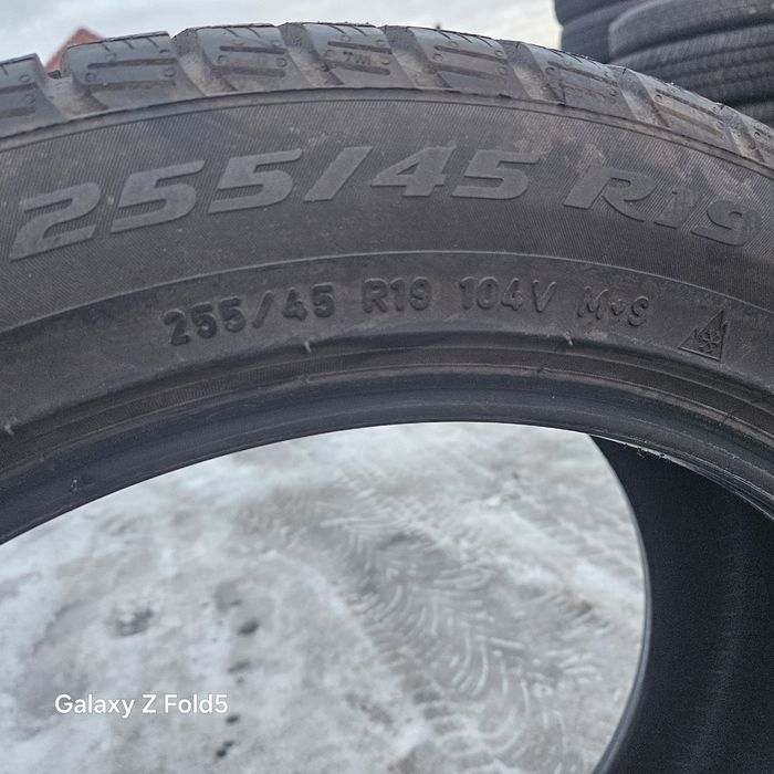 2x Opony zimowe 255/45/19 104V Pirelli Sottozero 3, bieżnik 8mm, 2021r