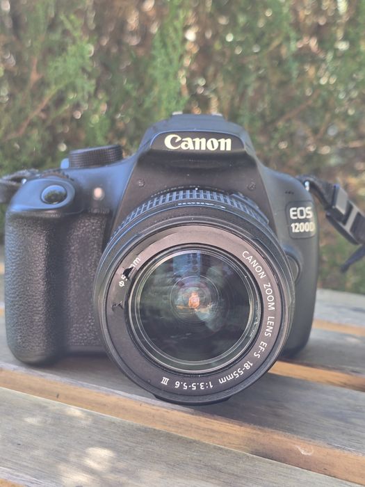 Цифровий дзеркальний фотоапарат Canon EOS 1200D