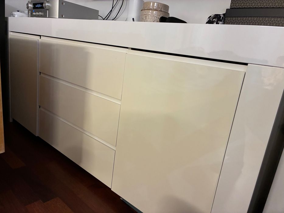 Sprzedam komodę białą190x50x80w dobrym stanie,odbiór własny Banino