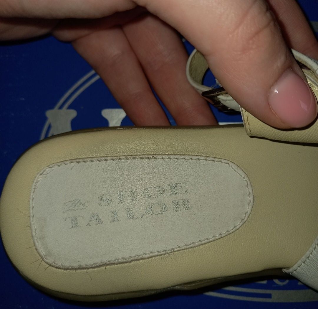 Продам босоножки женские Tailor Shoe (England)