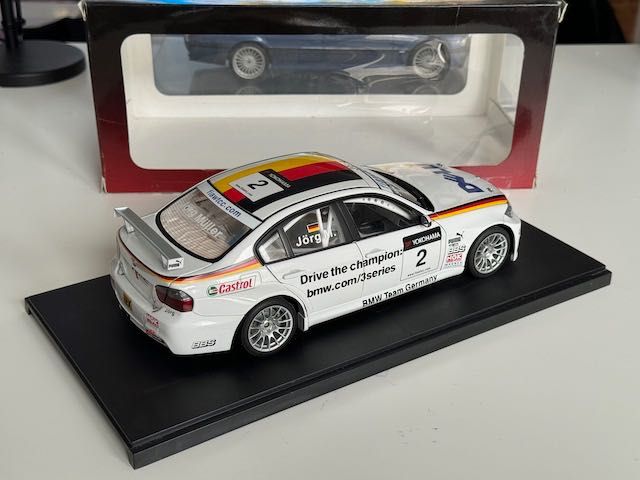 1:18 AUTOart BMW 320Si (E90) Limousine /WTCC 2007 #2 Muller / 80747