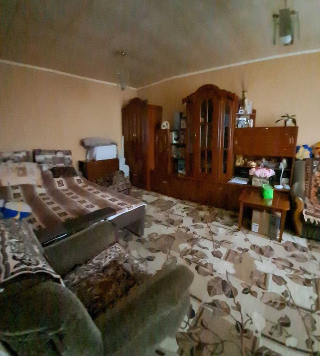 Продам 2 кімнатну квартиру у гуртожитку в Центрі Чугуєва  38 м.кв.