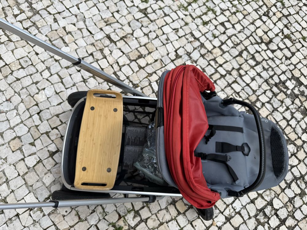 Carrinho modular Quinny Hubb Mono + banco plataforma Hubb madeira