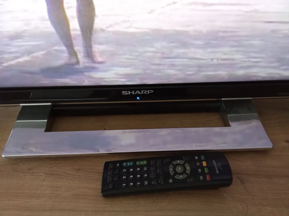 TELEWIZOR SHARP 32 cale - cienka ramka, pilot, podstawka
