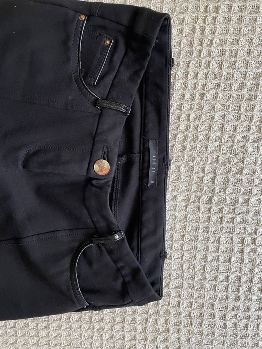 Spodnie w stylu legginsy czarne, ładnie podkreślają figurę, Mohito S