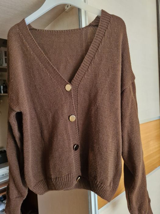 Sweter czekoladowy nowy
