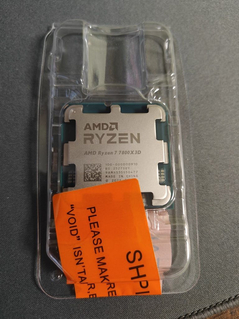 AMD R7 7800x3d новий