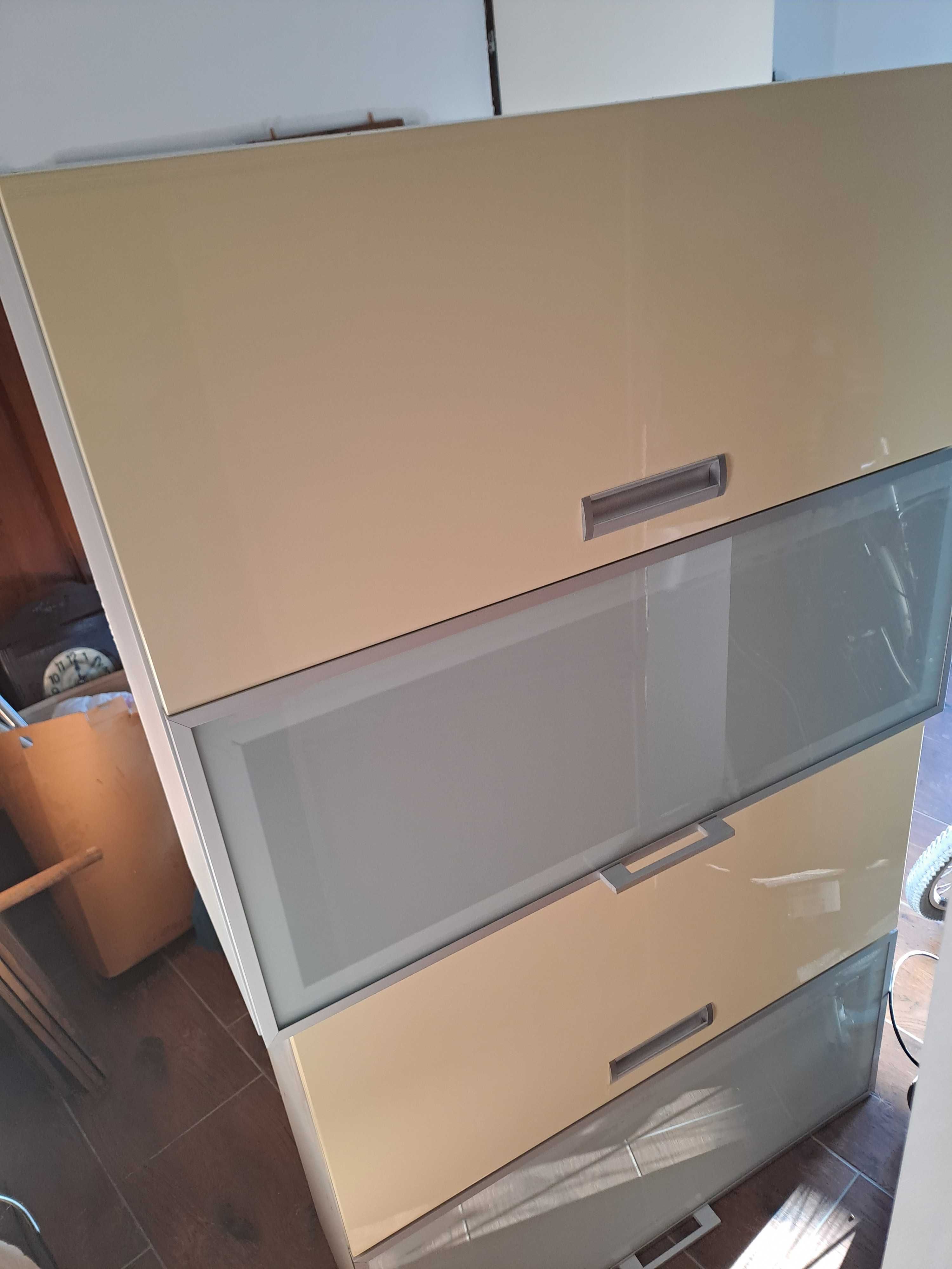 Posiadam do sprzedania szafka lakierowana podwójna 30x80x99,5
