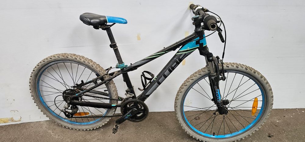 bicicleta cube azul