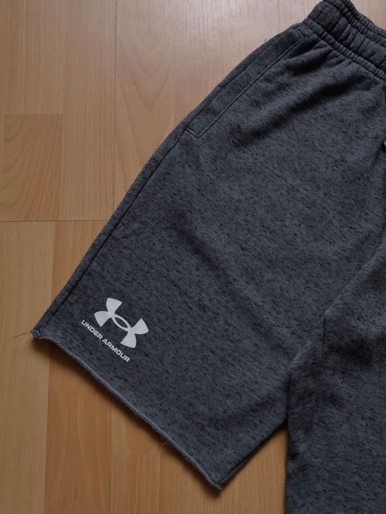 Чоловічі шорти Under Armour оригінал шорты tech fleece