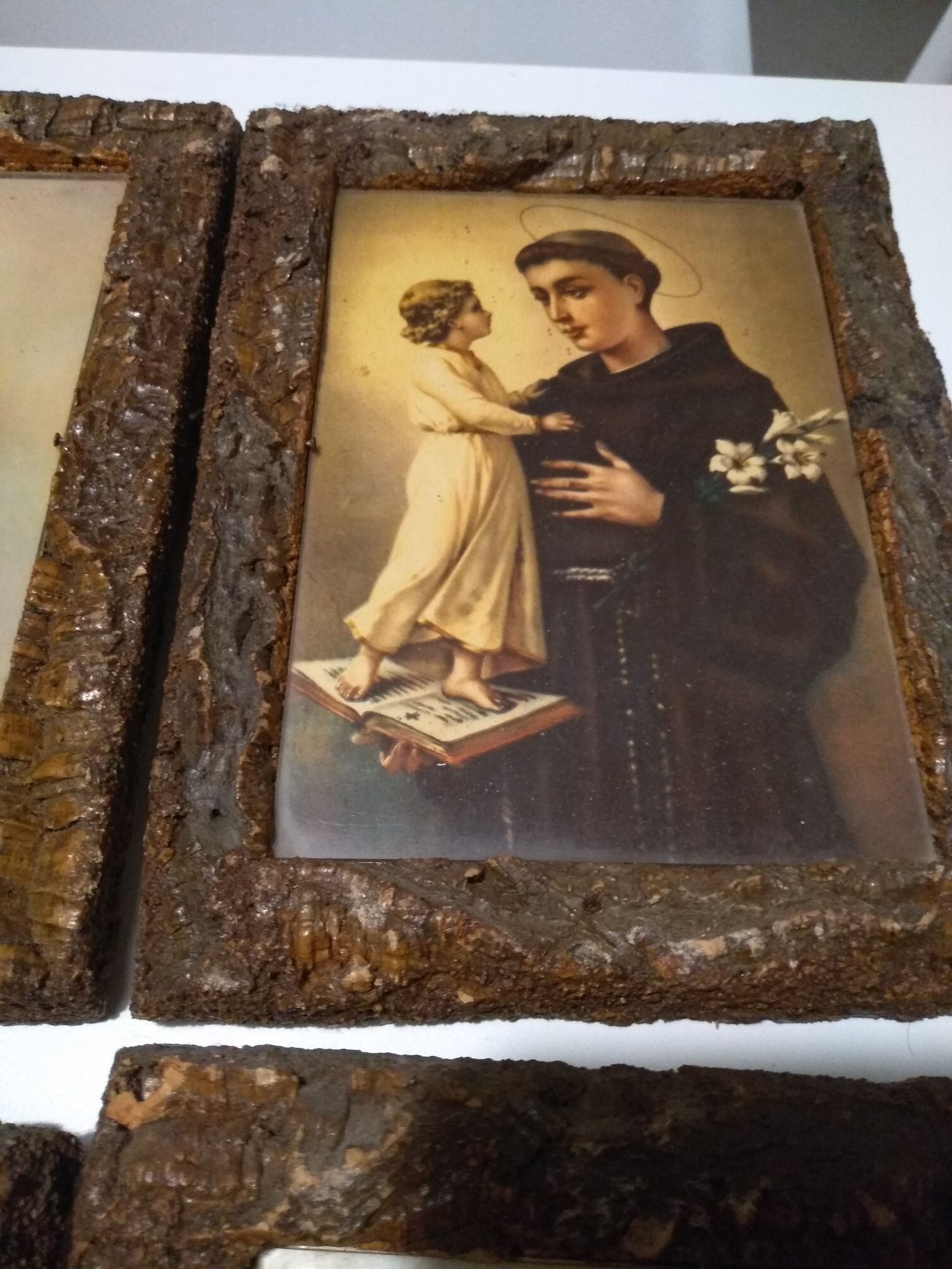5 Quadros religiososcom moldura em cortiça