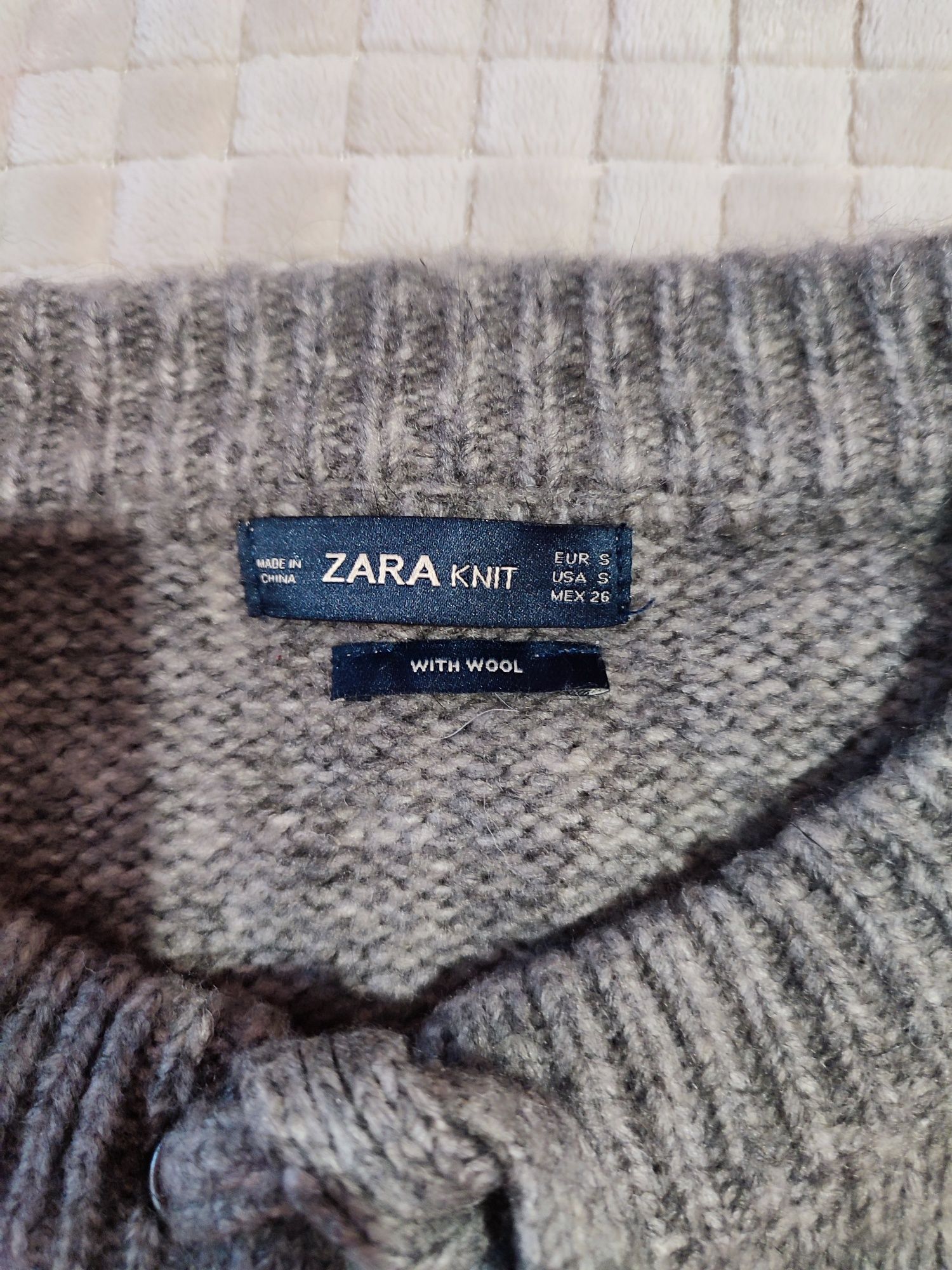 Светр від zara в розмірі s