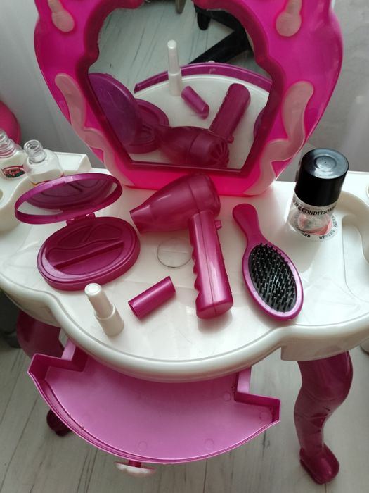 Косметичний столик