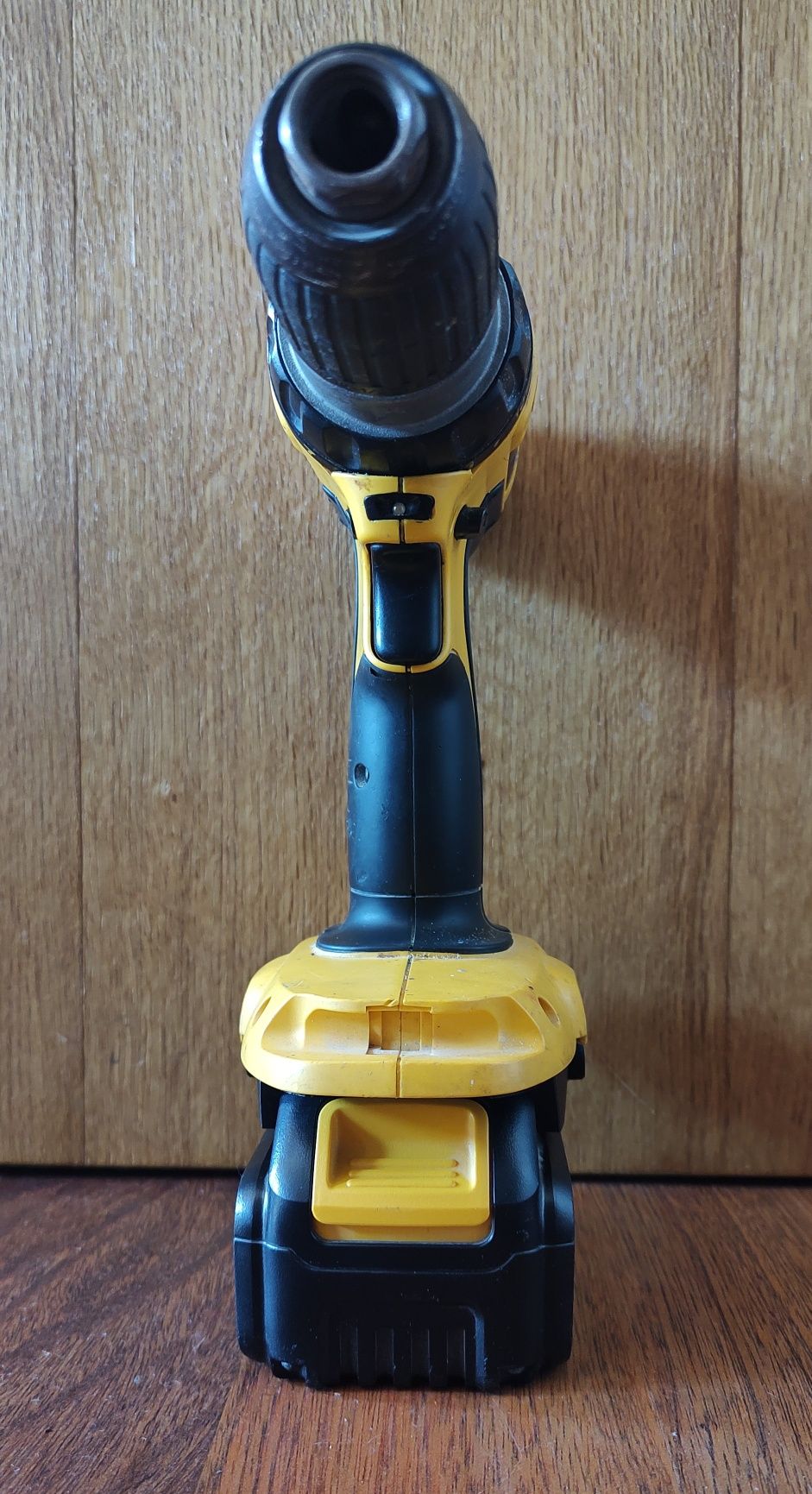 Adapter DeWalt XRP stary Ni-Cd na baterie DeWalt XR