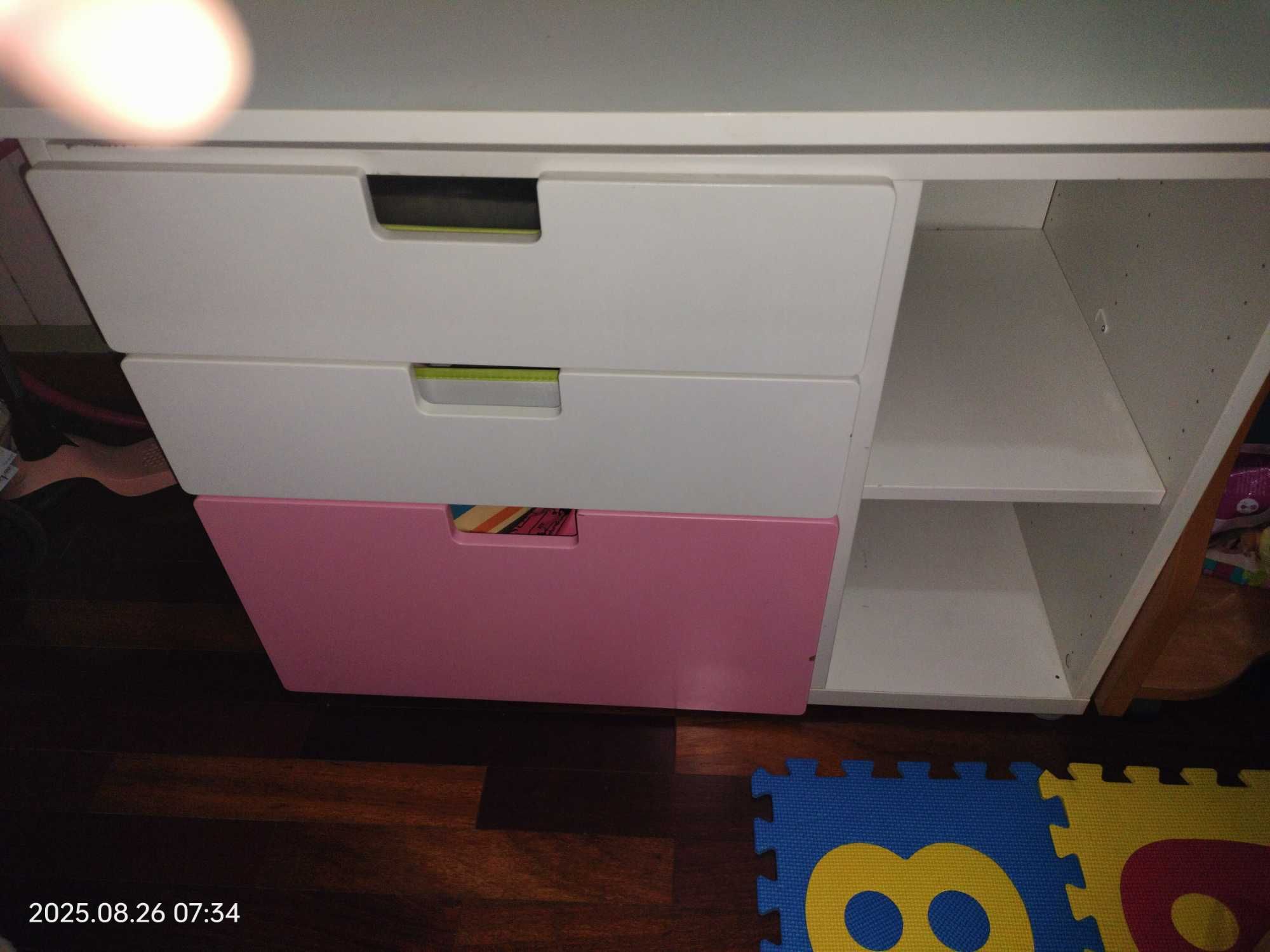 Trocador IKEA rosa