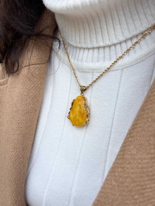 Naszyjnik z bursztynem mlecznym Królewski