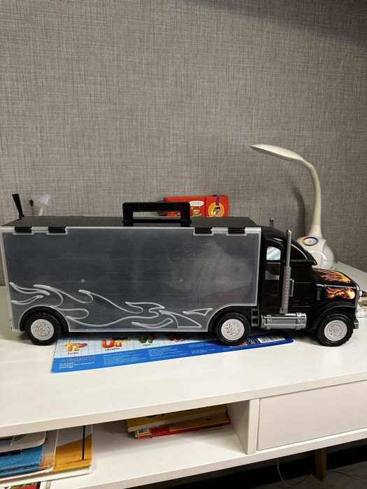 Великий автовоз для автівок