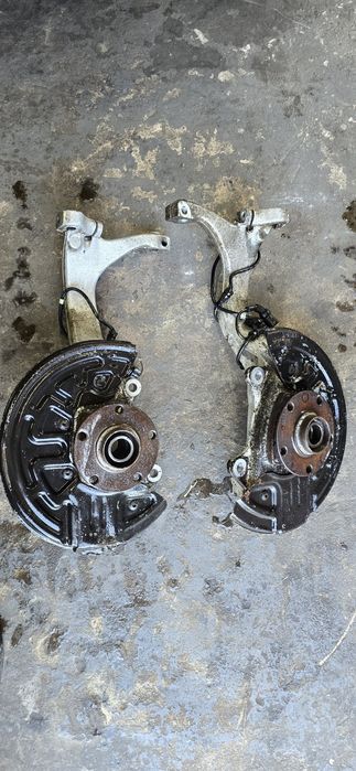 Цапфа,поворотний кулак ауді ауди а6 с6 а6 с5 а4 б6