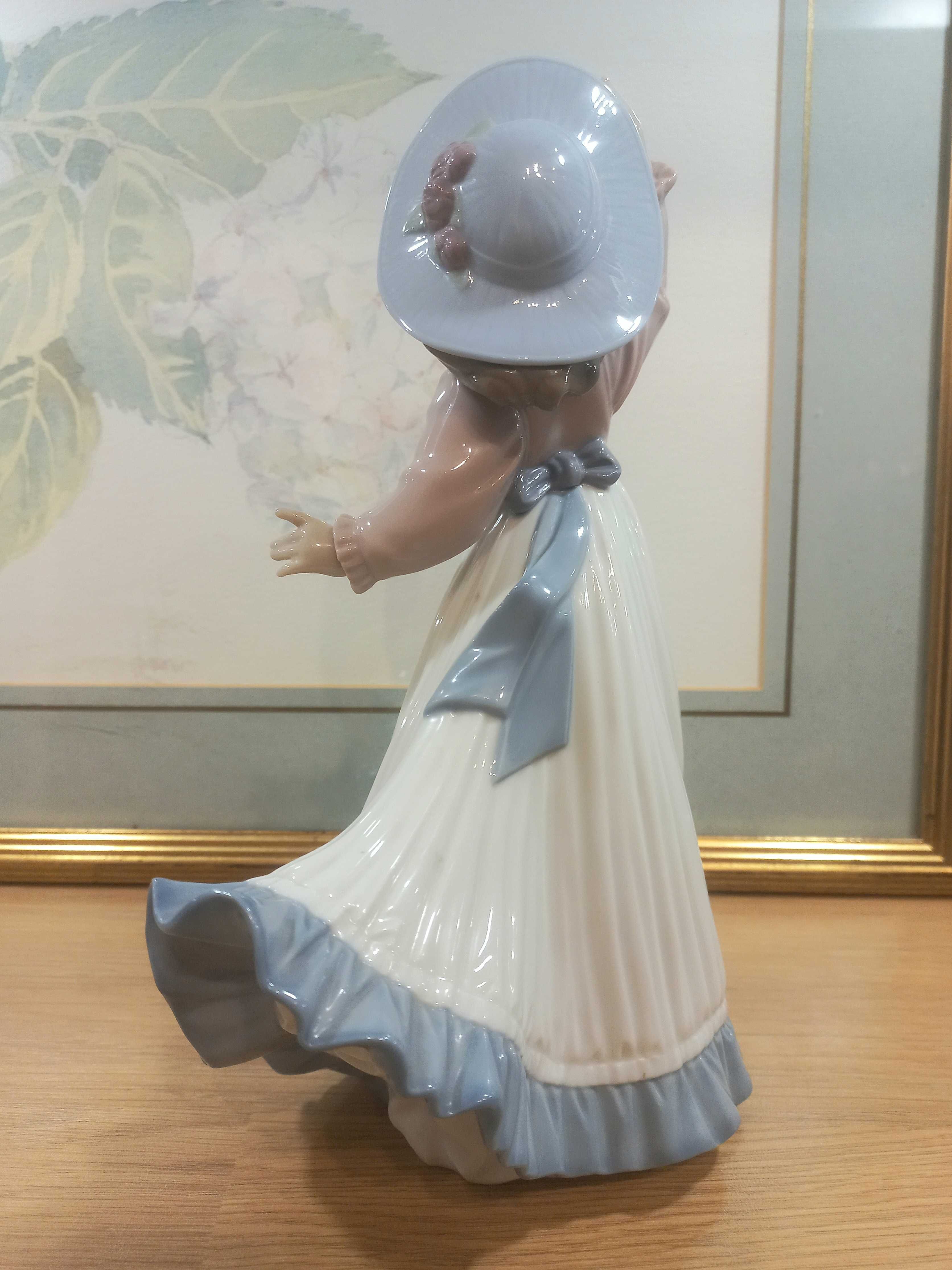 Редкая фарфоровая статуэтка NAO Lladro в идеальном состоянии.