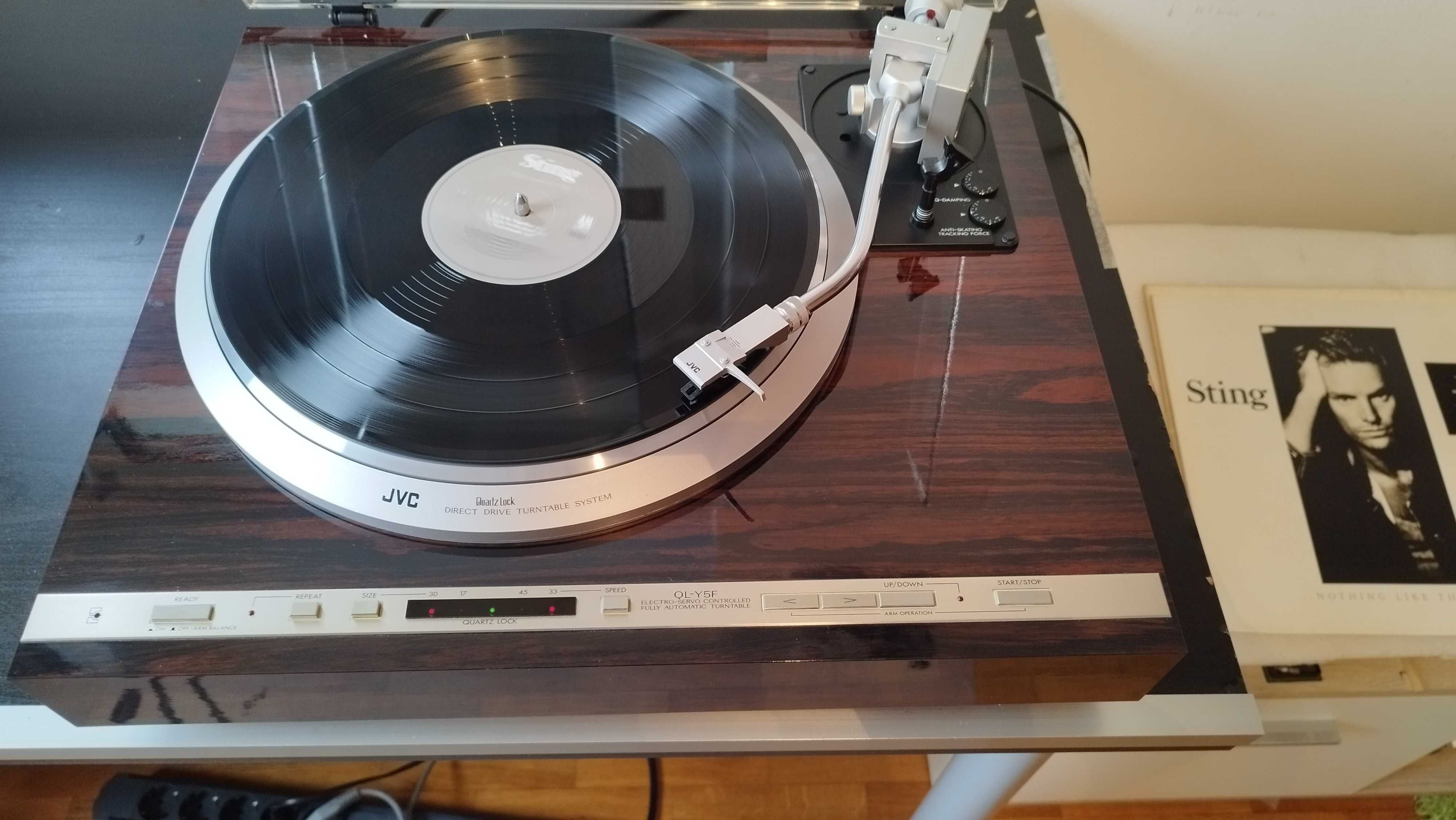 Gramofon JVC QL-Y5F