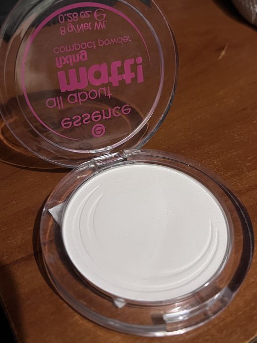 Essence All About Matt! Fixing Compact Powder пудра компактна ессенс