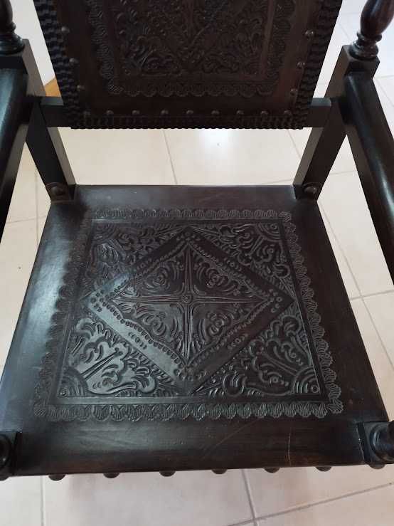Secretária e cadeira