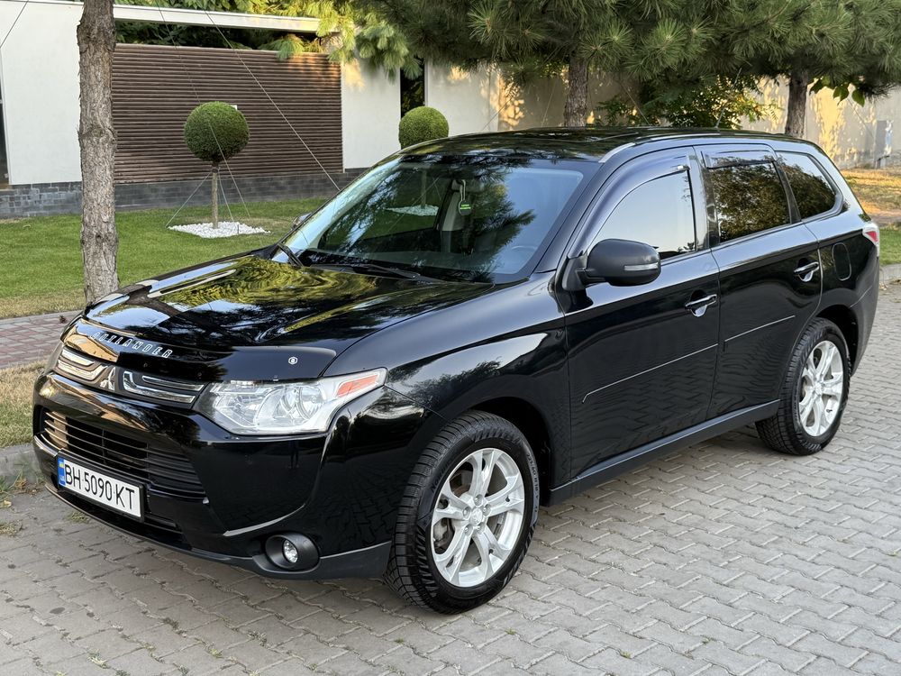Mitsubishi Outlander 2013 г 2.4 бензин