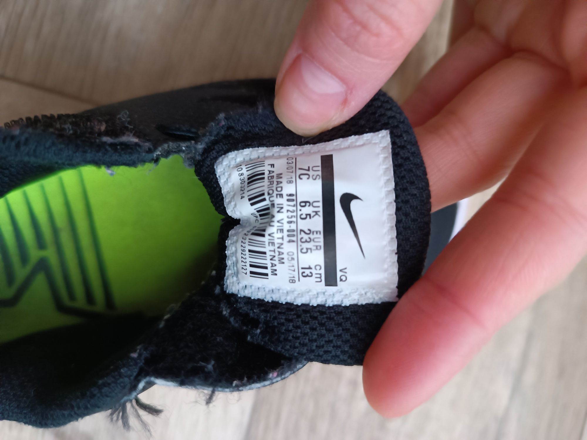 Дитячі кросівки Nike 23,5 13 см