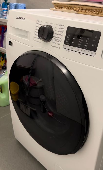 Máquina de lavar e secar roupa Samsung