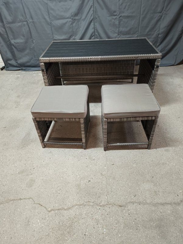 Dwu funkcyjny zestaw ogrodowy! Sofa + pufy + stół. Meble tarasowe