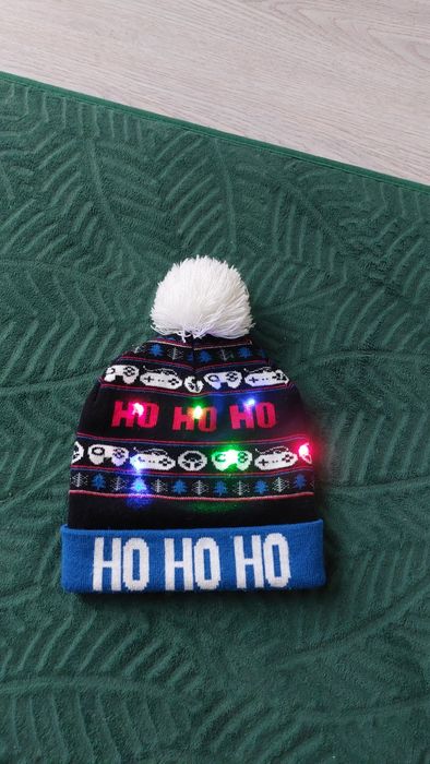 Czapka świąteczna że swiatełkami