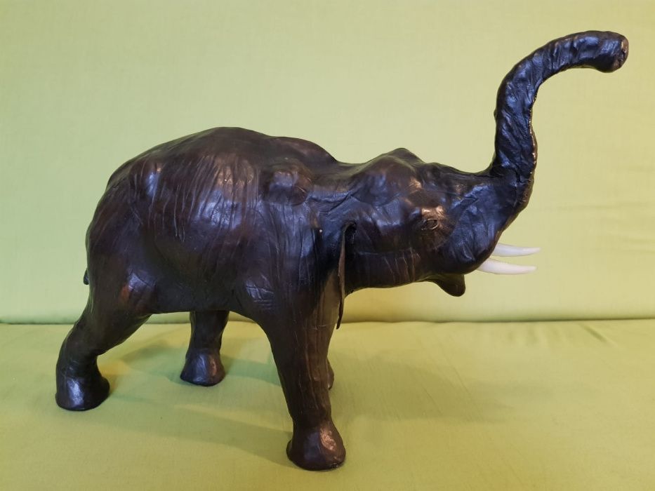 Słoń ze skóry - dekoracja