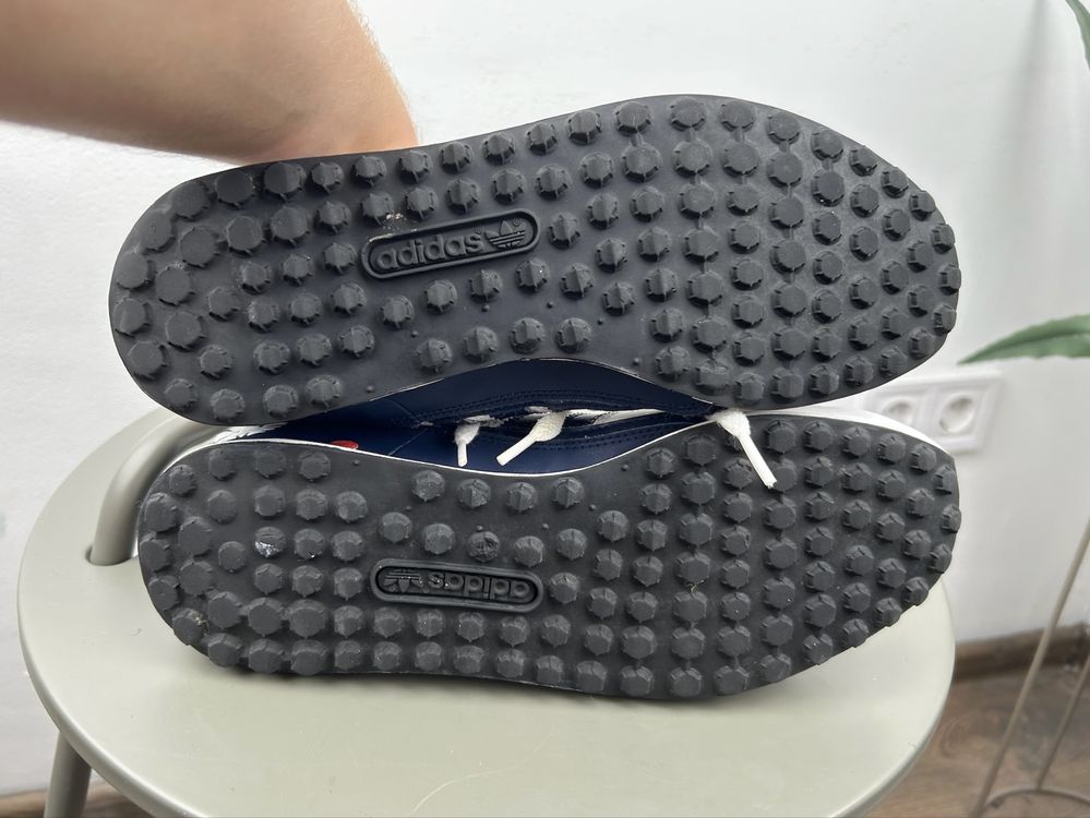 Оригінал! Кросівки Adidas La Trainer 42.5 розмір 03729