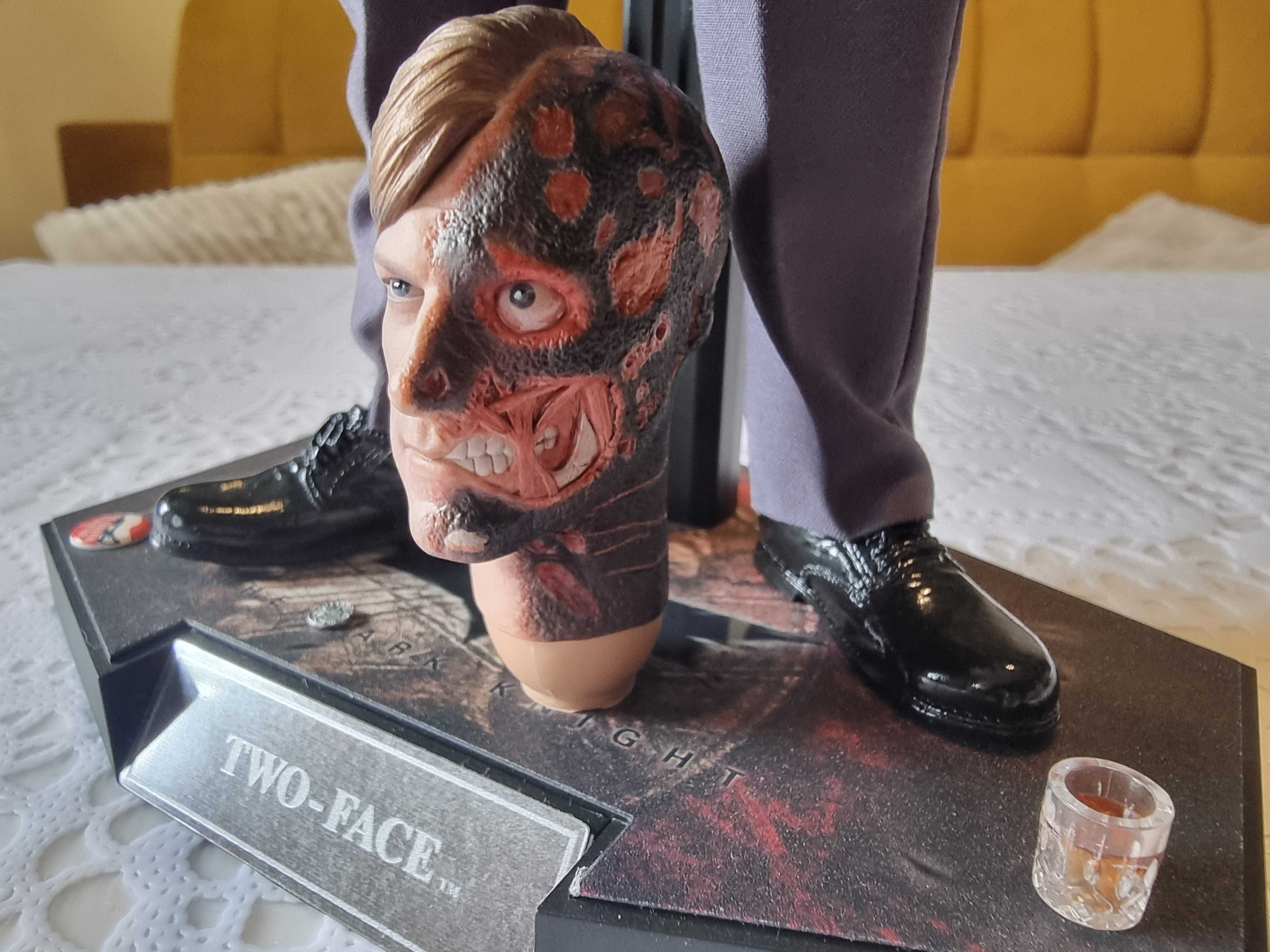 The Dark Knight Hot Toys Two-Face 2.0