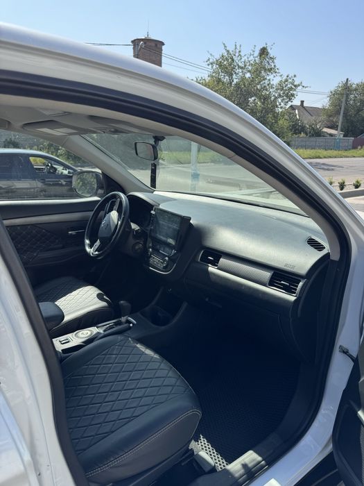 Mitsubishi Outlander III 2016