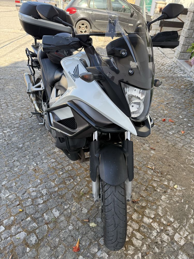 Moto Honda VFR 800x (Cossrunner)