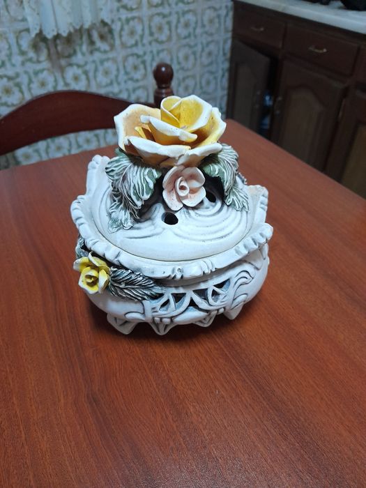 Terrina decorativa em estilo Capodimonte